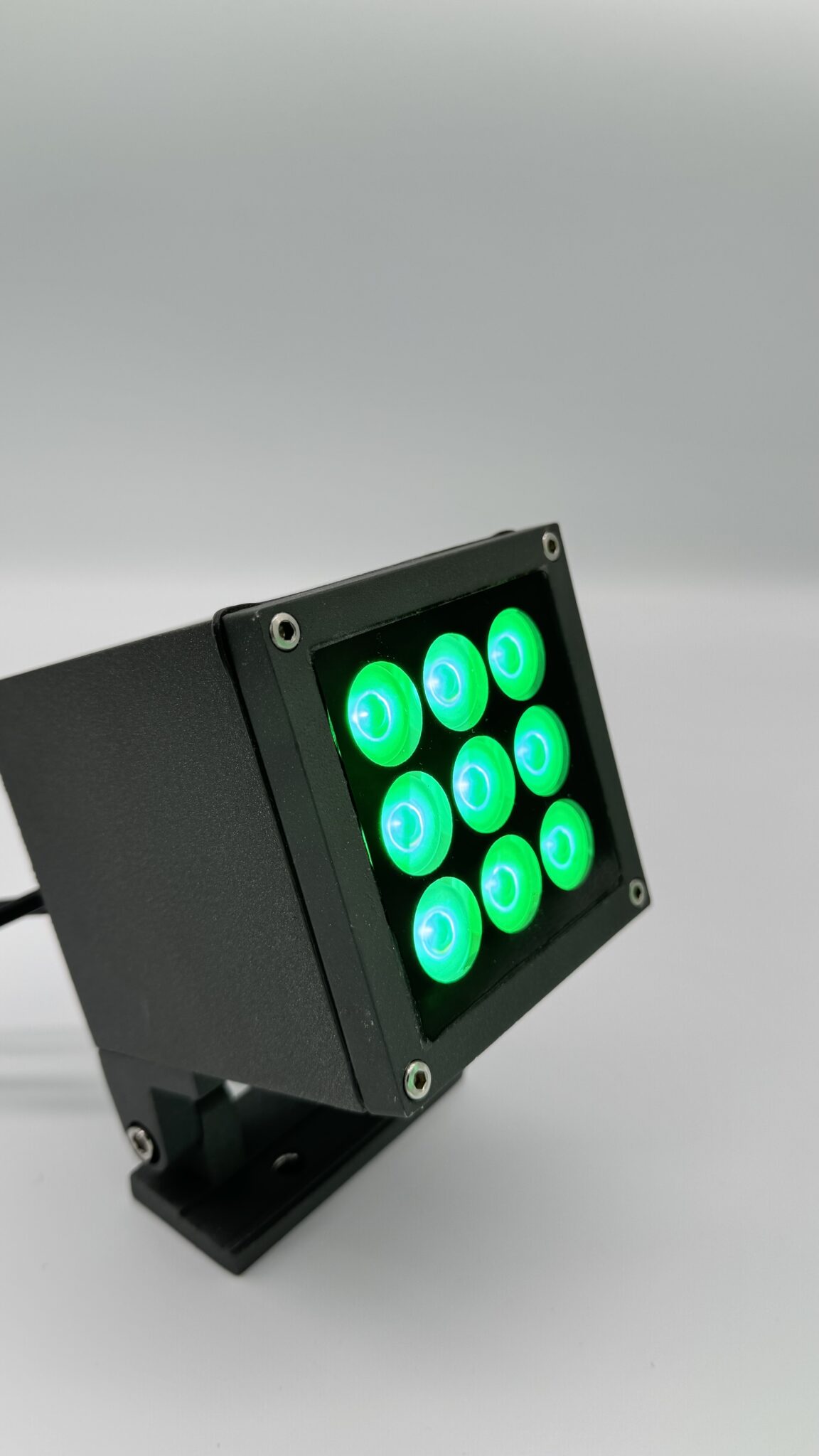 T3 Outdoor LED Projector 8×4W — RGBW, IP65, Architectural Flood